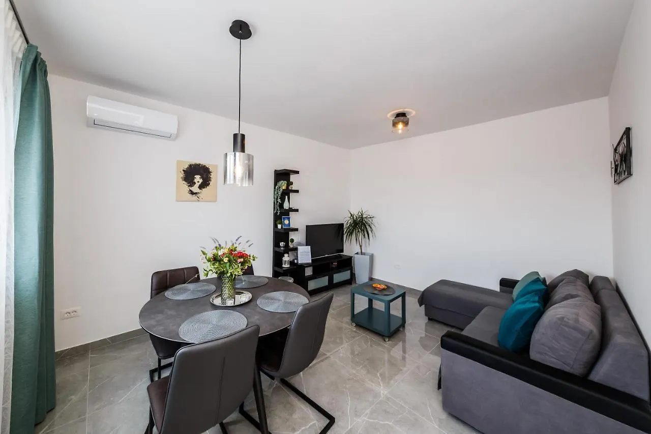 Apartmani Ujakovic Kastela Croatia