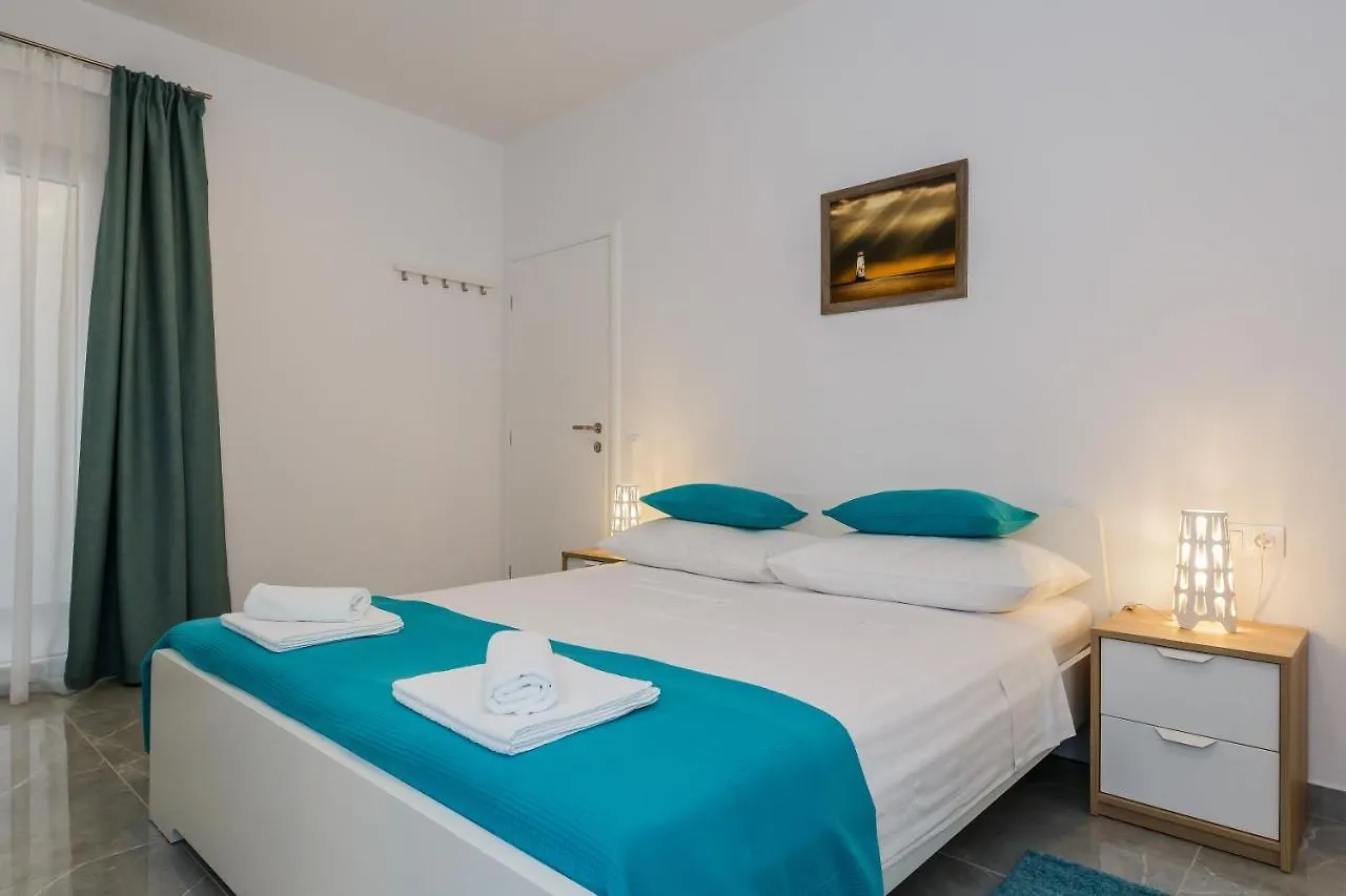 Apartment Apartmani Ujakovic Kastela