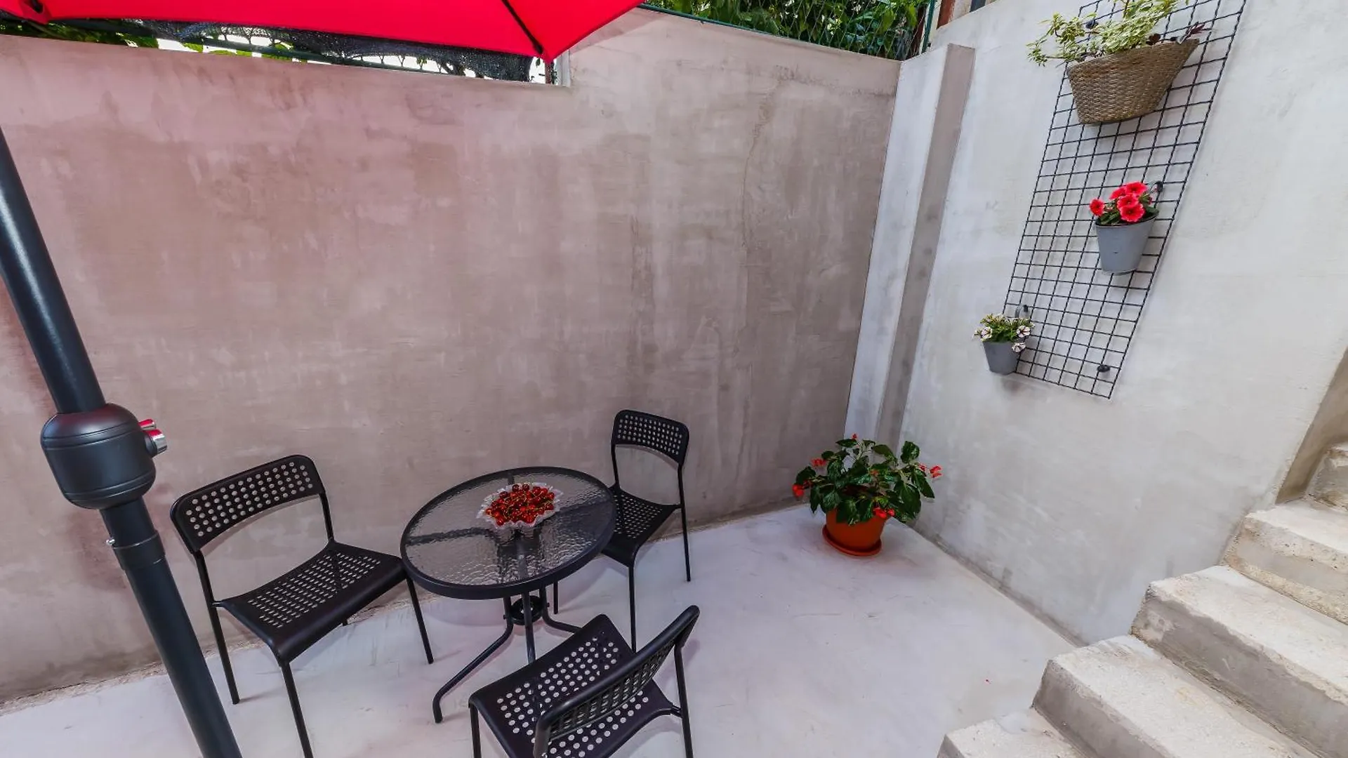 Apartment Apartmani Ujakovic Kastela