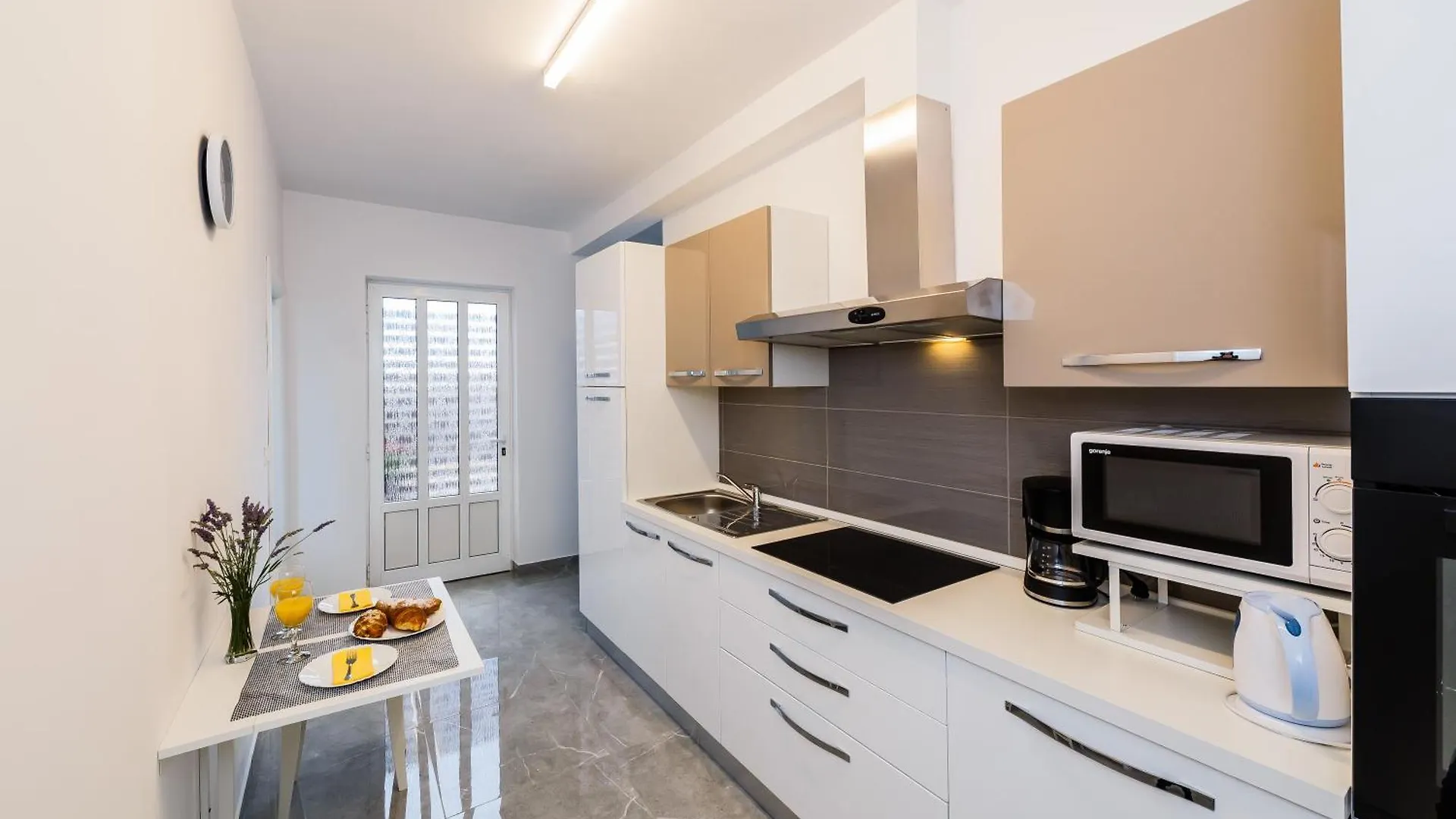 Apartmani Ujakovic Kastela 0*,  Croatia