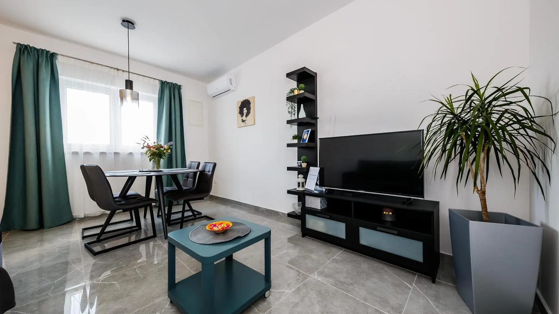 Apartmani Ujakovic Kastela 0*,