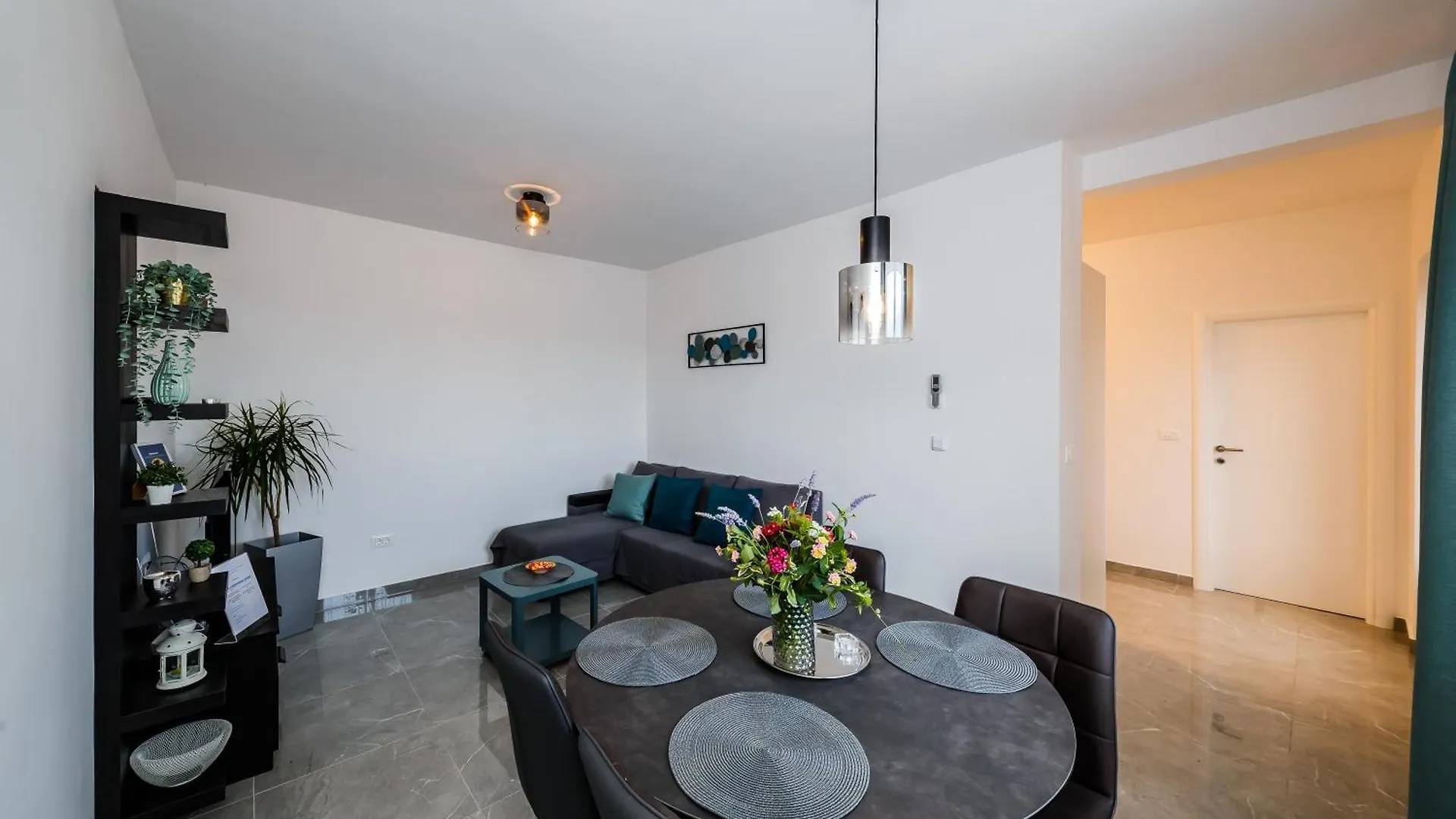 Apartment Apartmani Ujakovic Kastela
