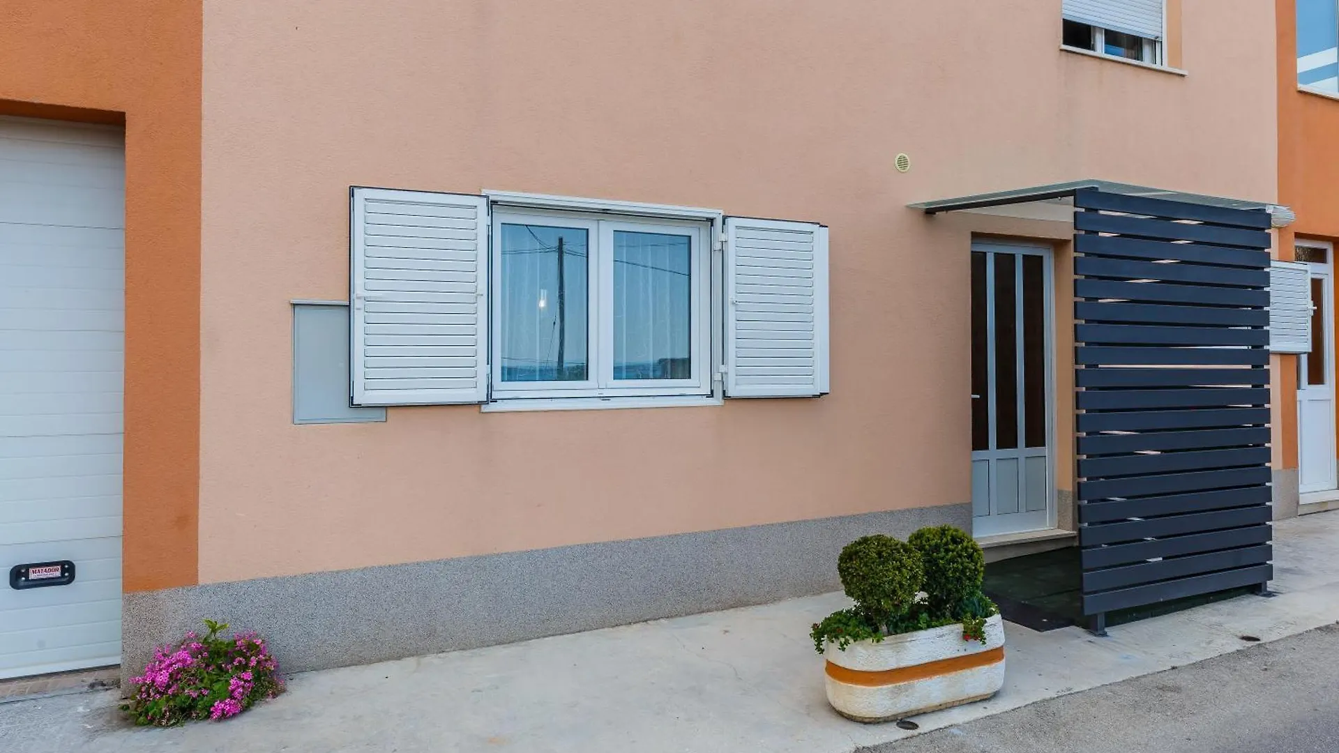 Apartment Apartmani Ujakovic Kastela Croatia