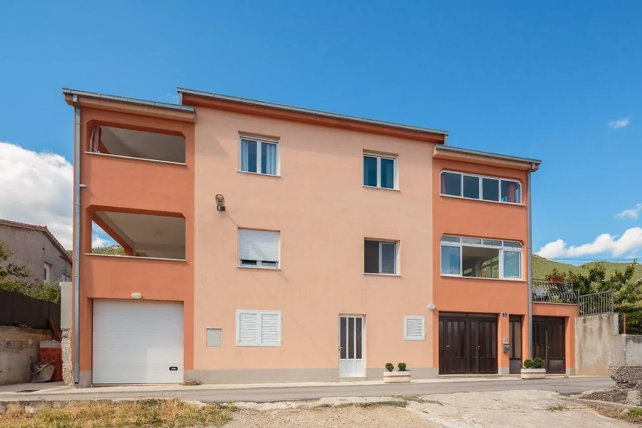 Apartment Apartmani Ujakovic Kastela