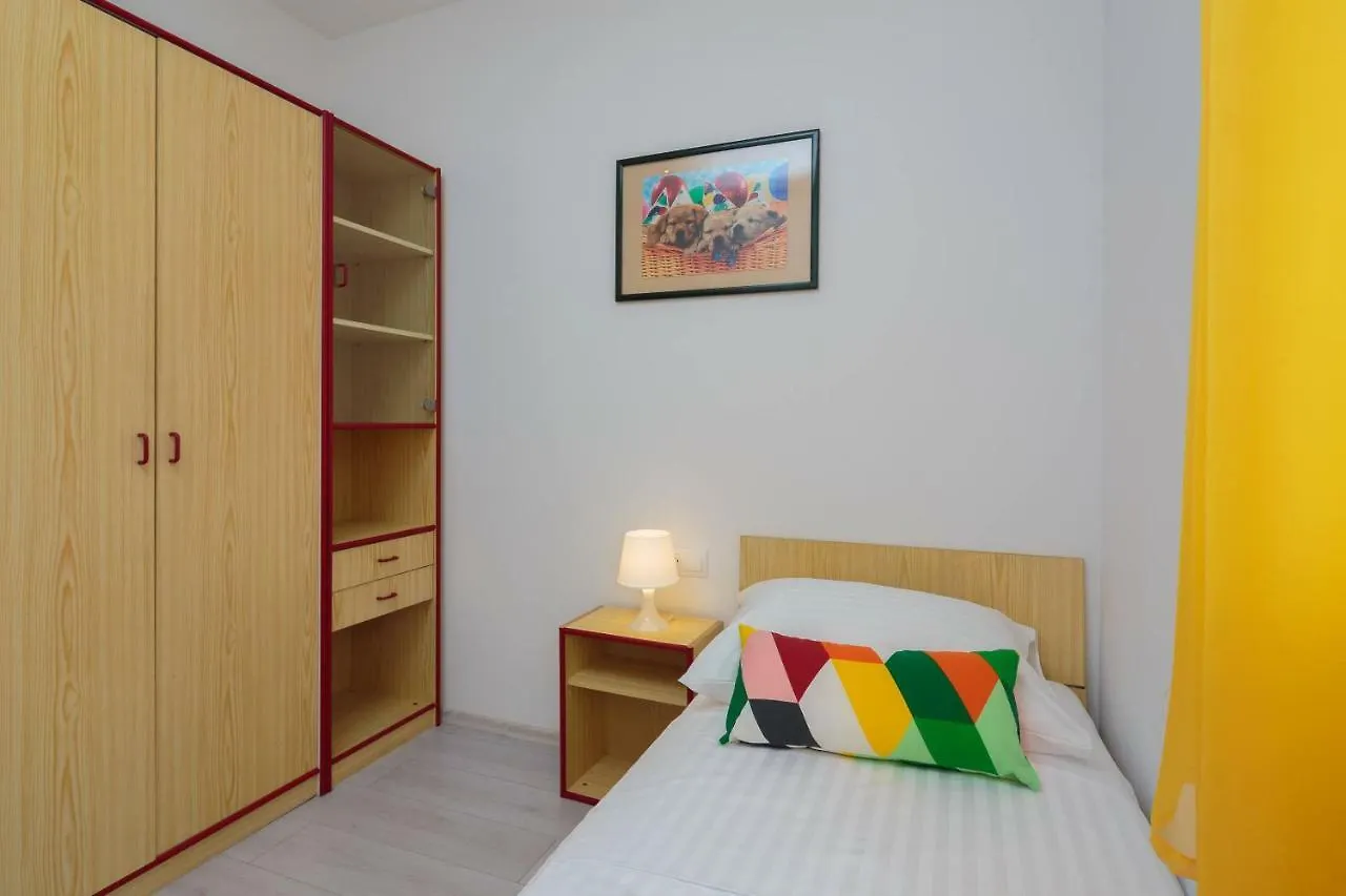 Apartmani Ujakovic Kastela 0*,  Croatia
