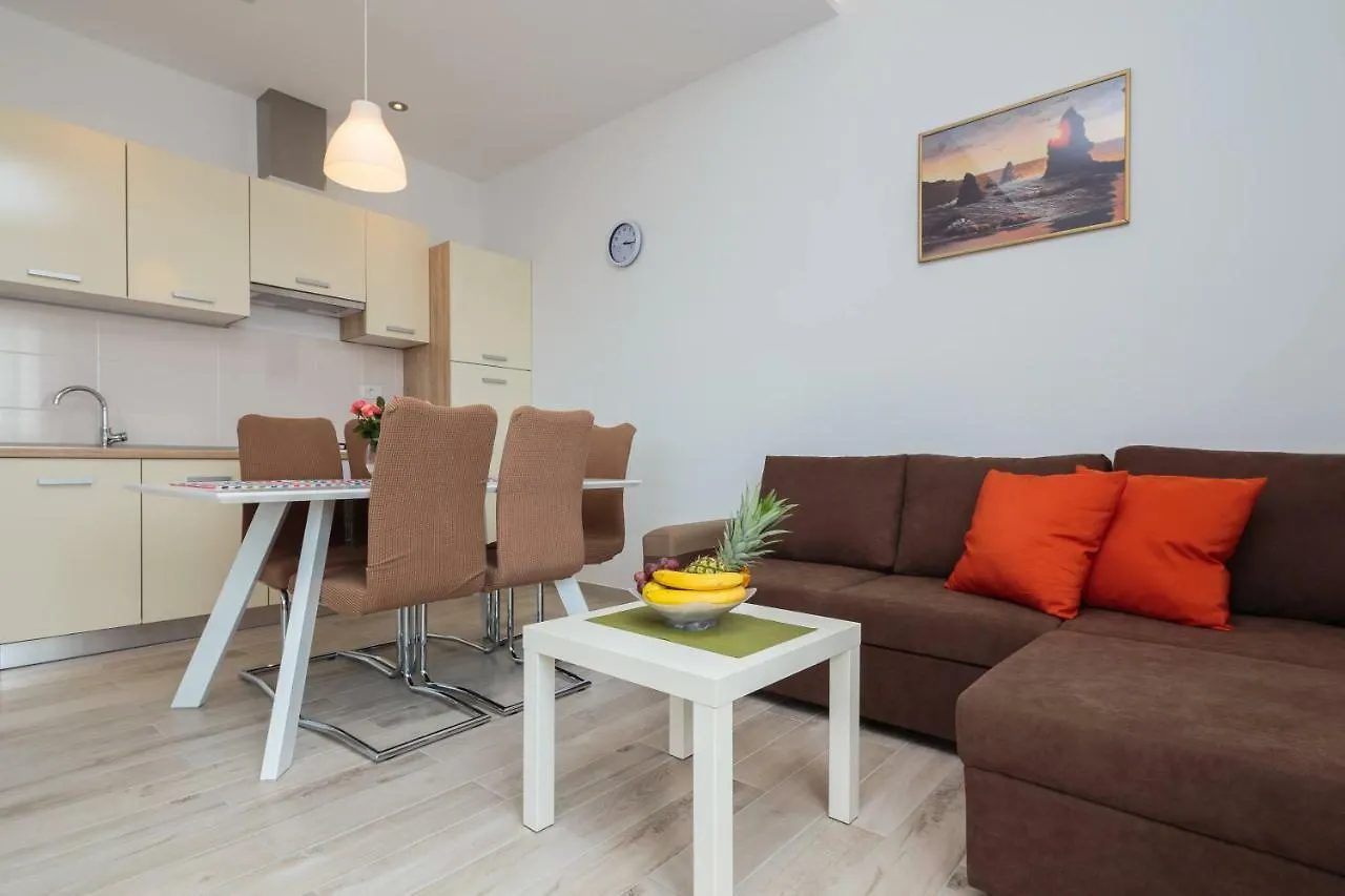 Apartment Apartmani Ujakovic Kastela Croatia