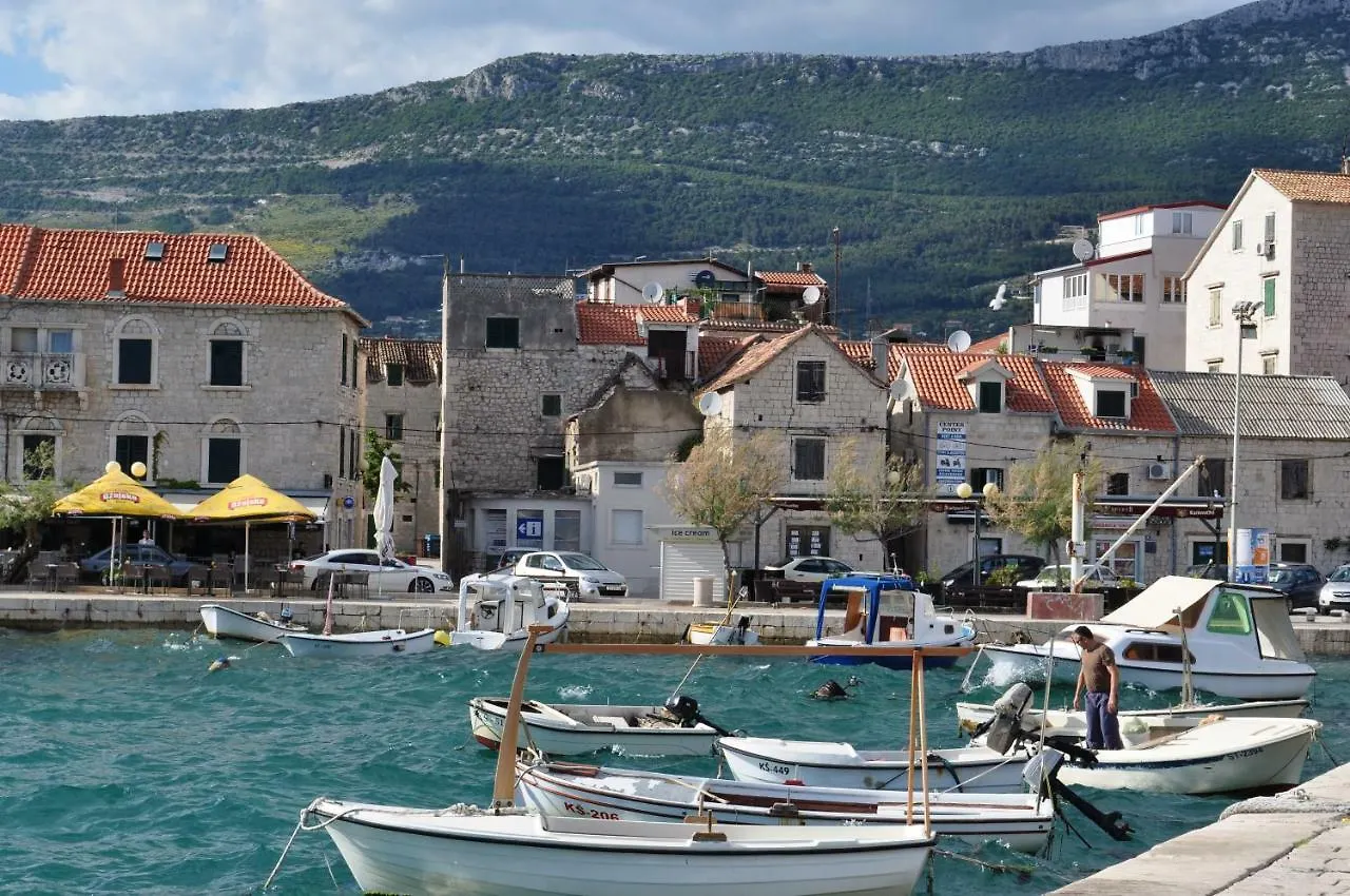 Apartment Apartmani Ujakovic Kastela Croatia
